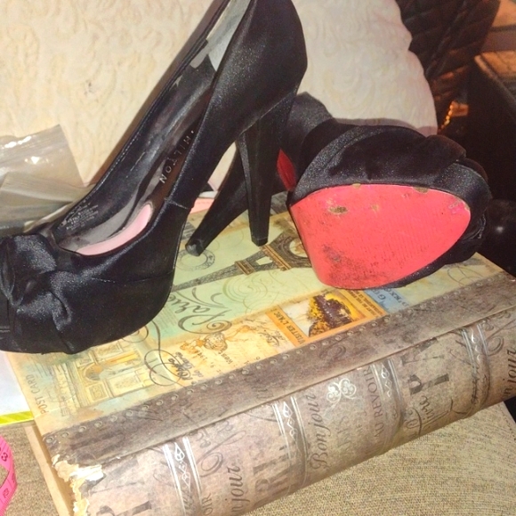 Paris Hilton Silkie twist tie peep toe $35 size 8 - Picture 1 of 4